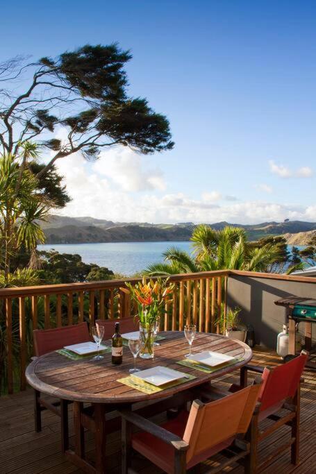 Orca Lodge Raglan Esterno foto