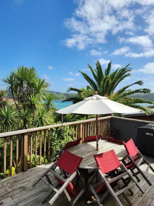 Orca Lodge Raglan Esterno foto