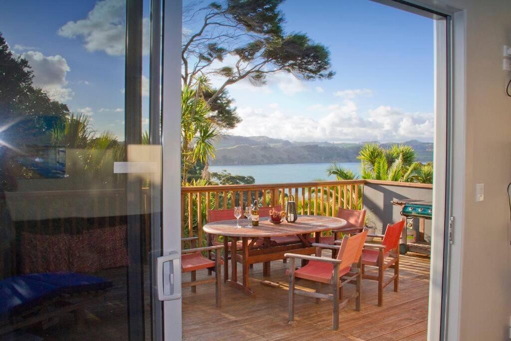 Orca Lodge Raglan Esterno foto