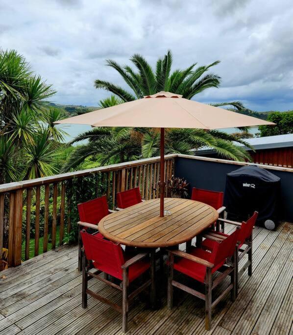 Orca Lodge Raglan Esterno foto