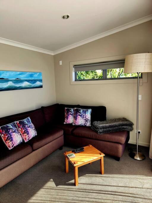 Orca Lodge Raglan Esterno foto